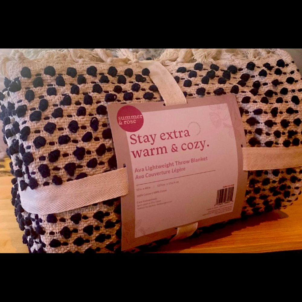 Beautiful 50x60 100% Cotton Ava lightweight throw blanket. New and in packaging
